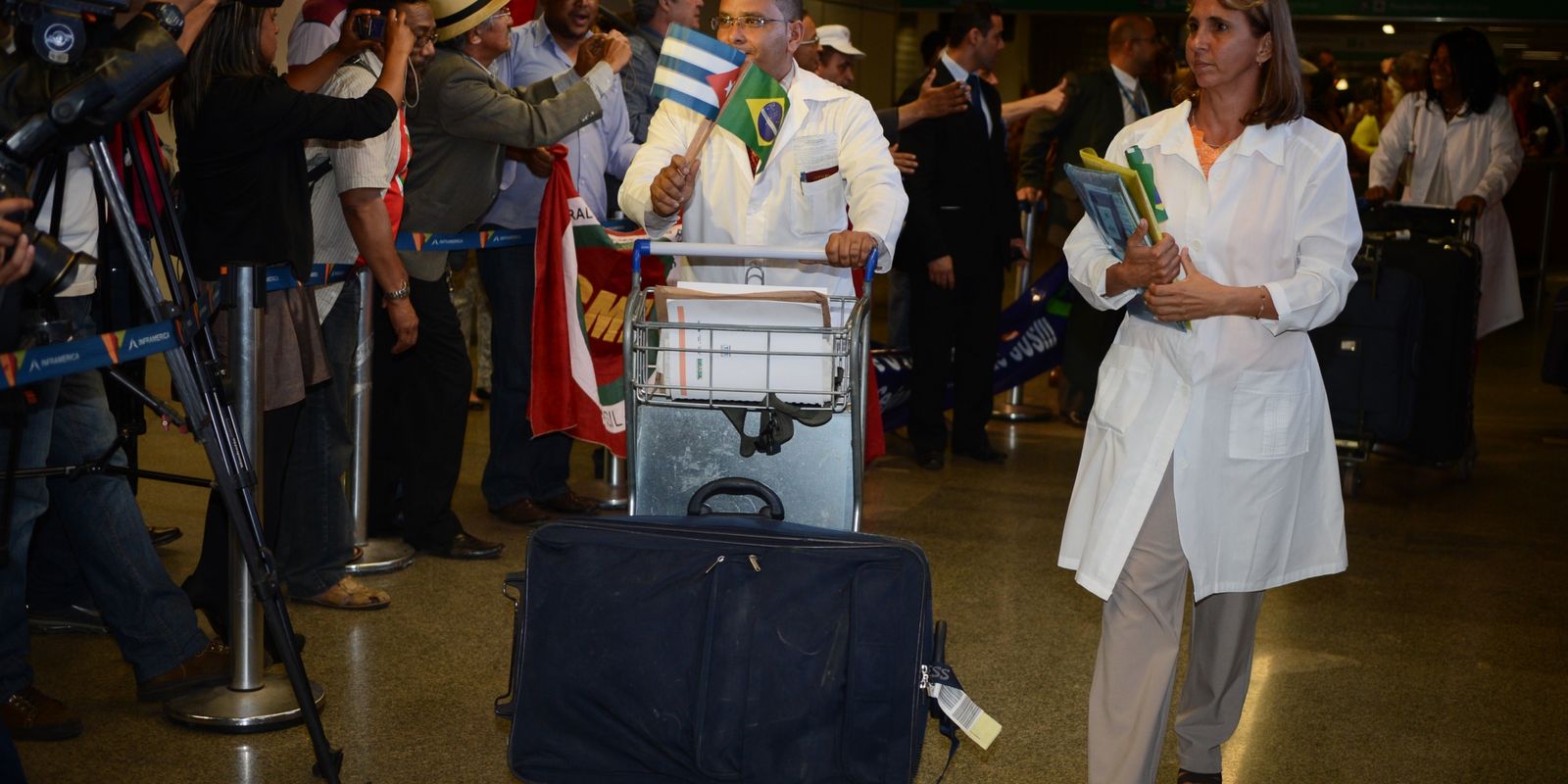 medicos_cubanos.jpg